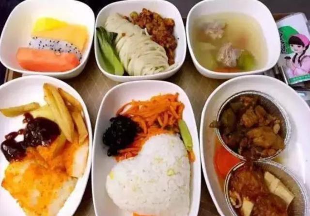 飞机餐难吃?吃完川航的飞机餐,才懂啥叫&ldquo;喂猪服务&rdquo;,真是佩服